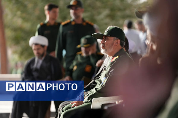 عطر افشانی گلزار شهدا؛ تجدید پیمان با آسمان در یزد