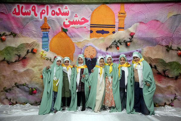دختران، مهمان حضرت معصومه(س) شدند