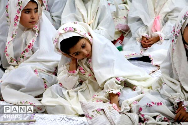 طنین بندگی در جشن تکلیف دانش‌آموزان دختر شهرستان قرچک
