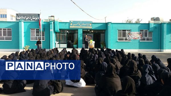 روایتگری هشت سال دفاع مقدس در دبیرستان فاطمیه