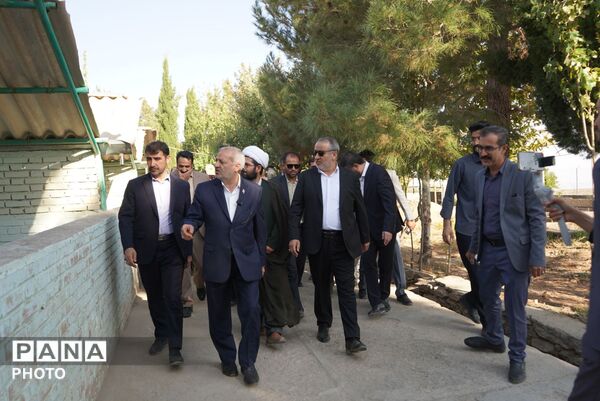 بازدید وزیر آموزش و پرورش از اردوگاه الغدیر شهرستان نهبندان