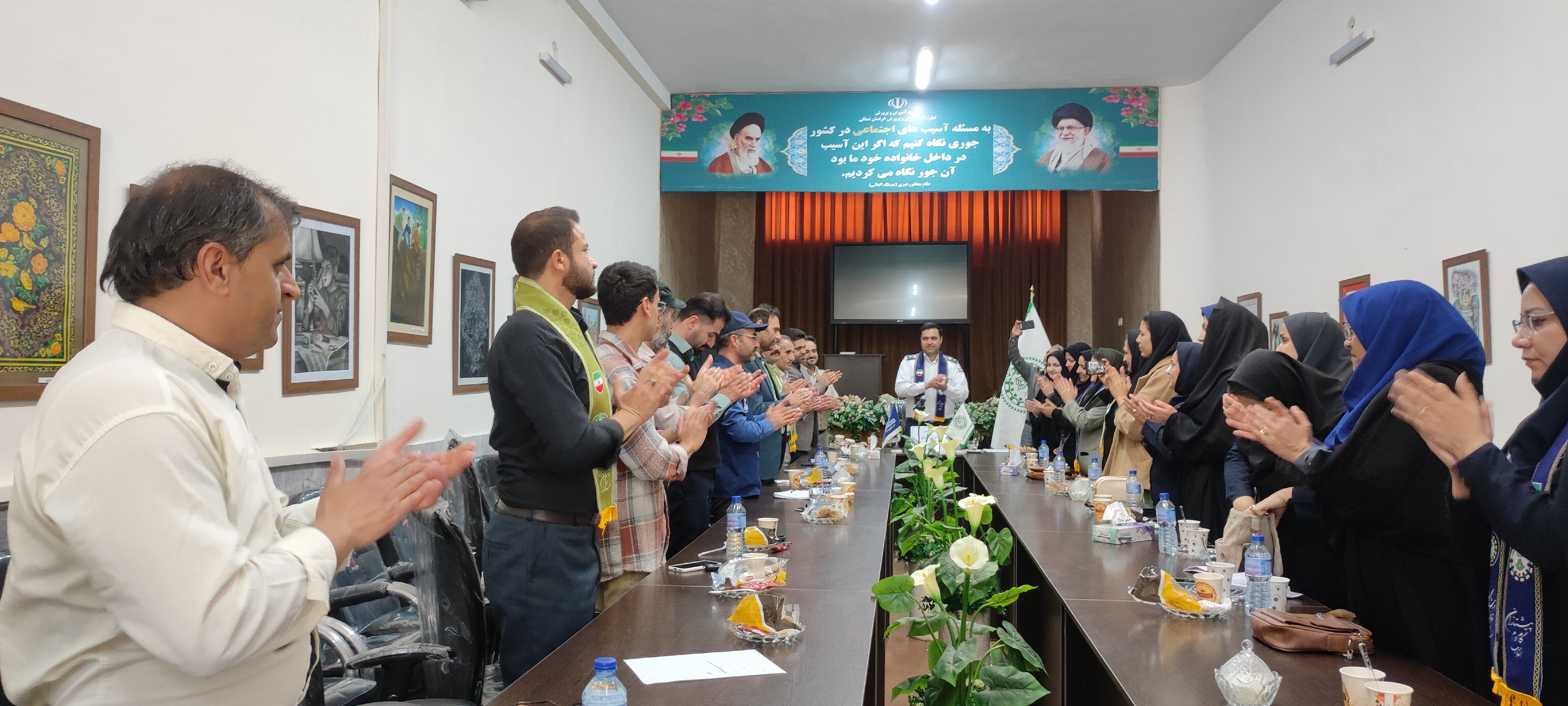 جلسه تقدیر از عوامل اجرایی همایش بزرگ یاوران مقاومت در کانون باهنر بجنورد