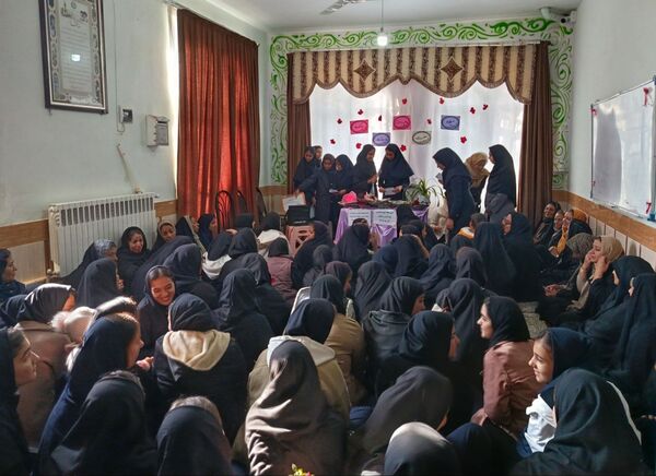 مراسم مهرِ مادرانه در مدرسه برادران رحمانی خلیل آباد