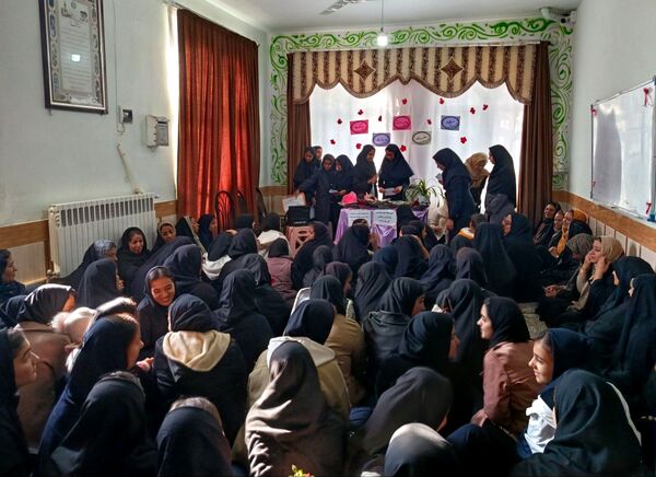 مراسم مهرِ مادرانه در مدرسه برادران رحمانی خلیل آباد