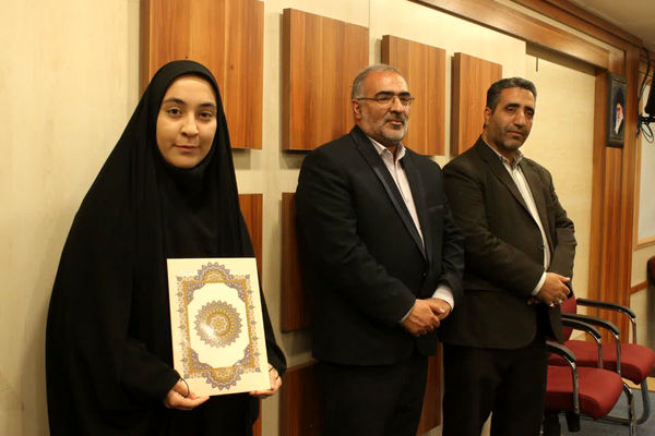 تقدیر از دانش‌آموزخبرنگاران برگزیده رویداد «فرزندان انقلاب» در قم