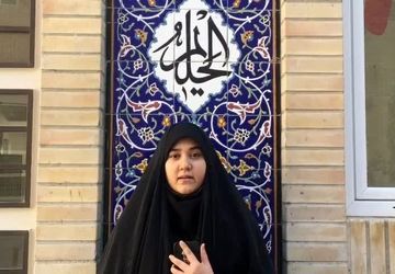 تجمع خودجوش دانش‌آموزان دبیرستان شهید مطهری در حمایت از قرآن