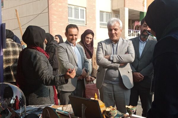 مدرسه فرزانگان ملارد میزبان نمایشگاه دستاوردهای علمی دانش‌آموزان