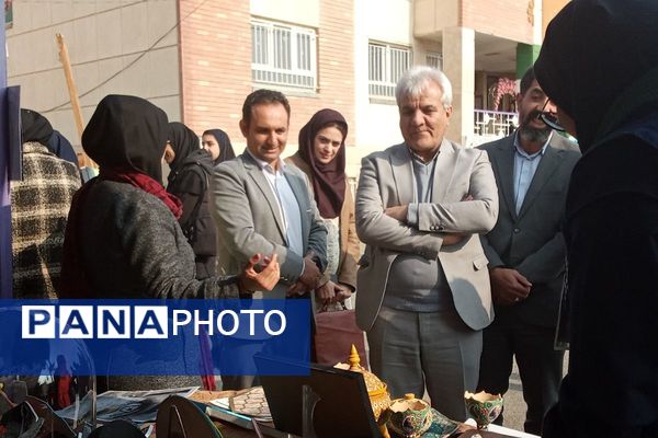 مدرسه فرزانگان ملارد میزبان نمایشگاه دستاوردهای علمی دانش‌آموزان