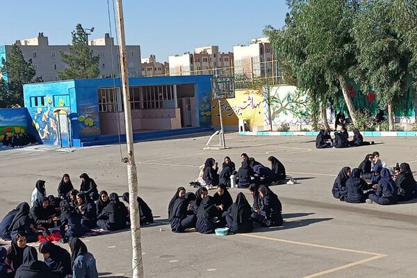 برگزاری صبحانه سالم به‌مناسبت هفته تربیت بدنی در دبیرستان الغدیر شهر قیامدشت ناحیه یک ری