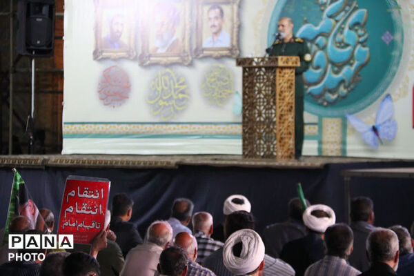 همبستگی مردم یزد در آیین بزرگداشت چهلمین روز شهادت آیت‌الله خامنه‌ای