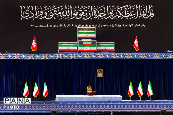 وداع با پیکر مطهر امام شهید در مصلای تهران