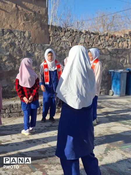 روز بدون کیف در آموزشگاه شهید ذوالفقاری روستای احمد آباد