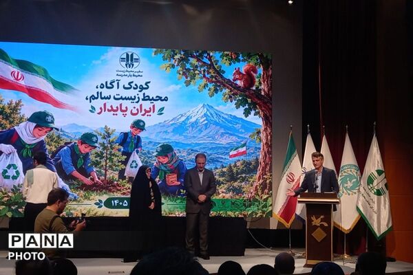 تجلیل از برگزیدگان پویش قصه‌نویسی ماکان نصیری