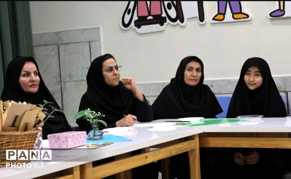 نشست انجمن شاعران نوجوان در مرکز شماره سه شهرکرد