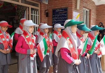 جشن نیکوکاری و کاشت نهال در دبستان حکیم نظامی کهریزک 