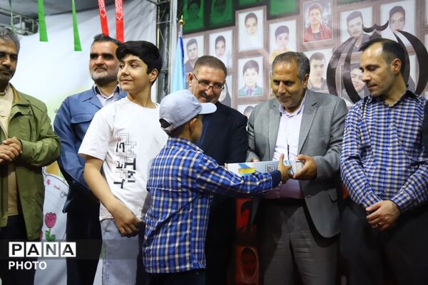 موکب آموزش و پرورش در تجمع مردمی پژوهشسرای دانش آموزی شد