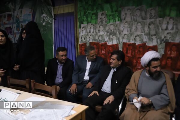 محفل گرم تشکیلاتی دانش‌آموزان در تجمع مردمی تبریز با حضور قائم‌مقام معاون وزیر در سازمان دانش‌آموزی