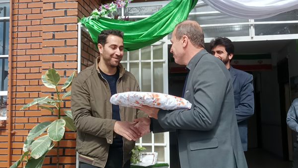 تقدیر از دانش‌آموزان برتر دبیرستان پژوهش آشخانه 