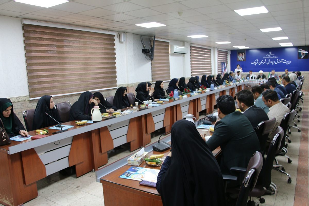 آیین تقدیر وتجلیل از ۱۸ معلم نمونه در شهرستان قرچک 