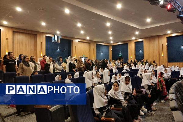 جشن شکوفه‌های دبستان بعثت ناحیه ۳ شیراز 