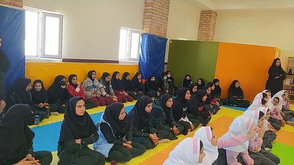 مراسم گرامیداشت هفته پدافند غیرعامل در دبیرستان سردار شهید سلیمانی فیروزکوه