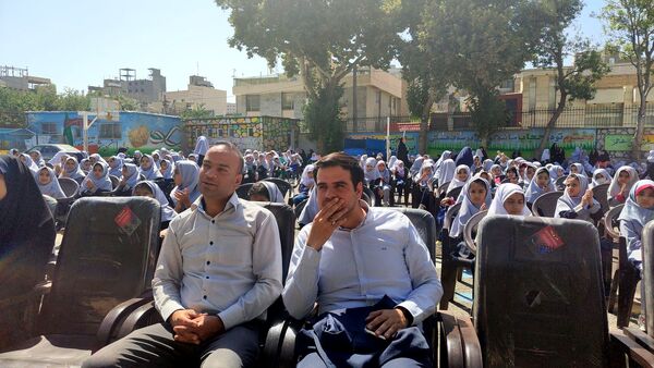 آیین نواختن زنگ مهر، ایثار و شهادت در دبستان شاهد حاج تقی آقا بزرگ ناحیه یک مشهد 