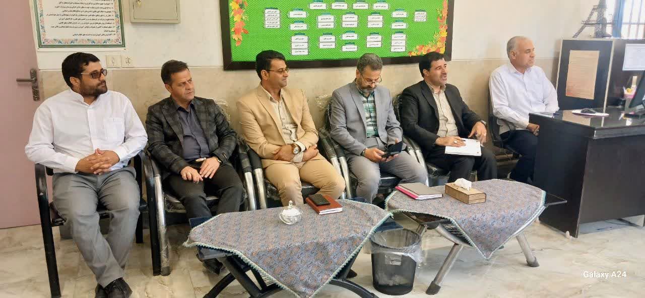 بازدید معاون پرورشی و فرهنگی اداره کل آموزش و پرورش استان اصفهان از مدارس شهرستان ورزنه


