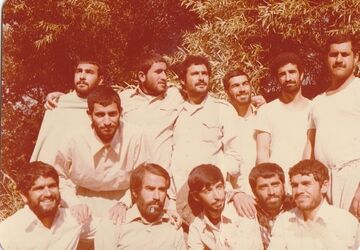 دانش‌آموزان کازرونی، پرچم تجدید میثاق با شهدا را برافراشتند