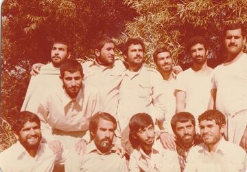 دانش‌آموزان کازرونی، پرچم تجدید میثاق با شهدا را برافراشتند