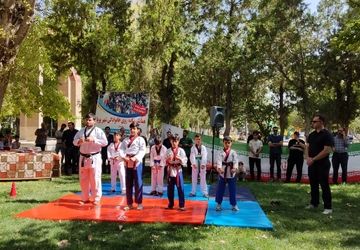 پیاده‌روی خانوادگی «شهر پویا» در بیجار برگزار شد