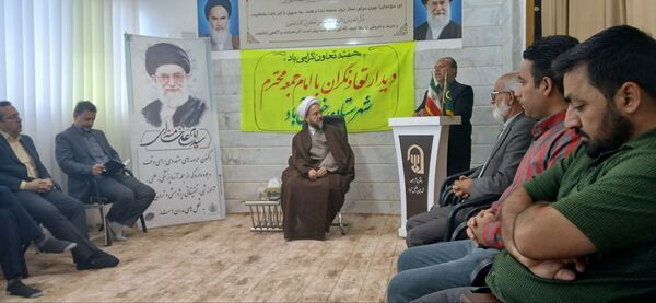 دیدار تعاونی‌گران شهرستان خلیل‌آباد با امام جمعه در هفته تعاون