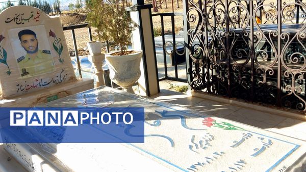  غبارروبی گلزار شهدا با حضور مردم و خانواده‌های شهدای روستای سراب غضنفر