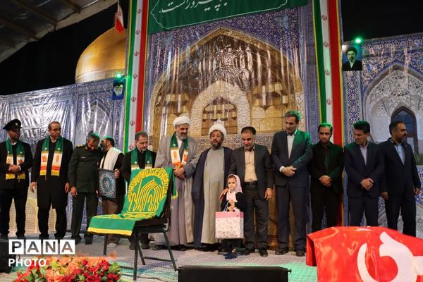 حضور گسترده مردم شهر نیر در جشن زیر سایه خورشید