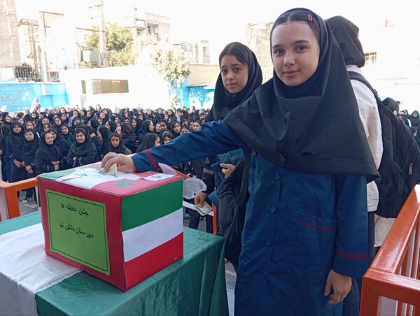 برگزاری جشن عاطفه ها در مدارس شهرستان قدس