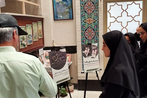 برگزاری نمایشگاه شناخت خطرات و آسیب های جامعه به مناسبت هفته نیروی انتظامی در دبیرستان صدیقه طاهره ناحیه یک شهرری