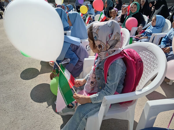 حضور مسئولان شهرستان جعفرآباد قم در دبستان حضرت زینب(س)