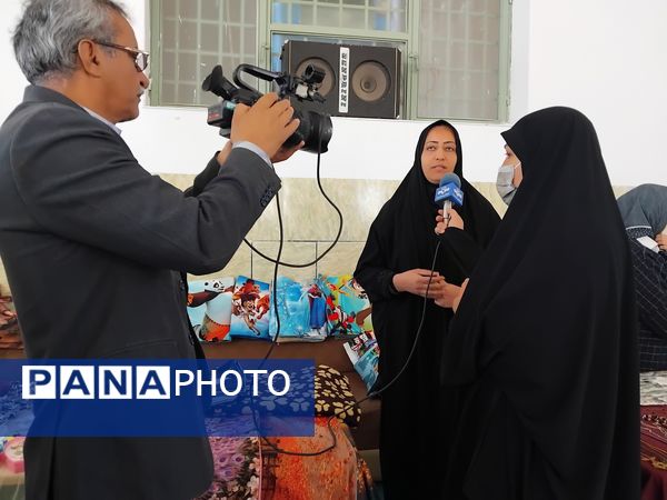 بازارچه‌ هنرهای‌ دستی‌ با رنگ و بوی عید