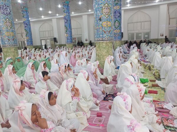 برگزاری جشن تکلیف دو هزار دانش‌آموز دختر سوم ابتدایی در میناب