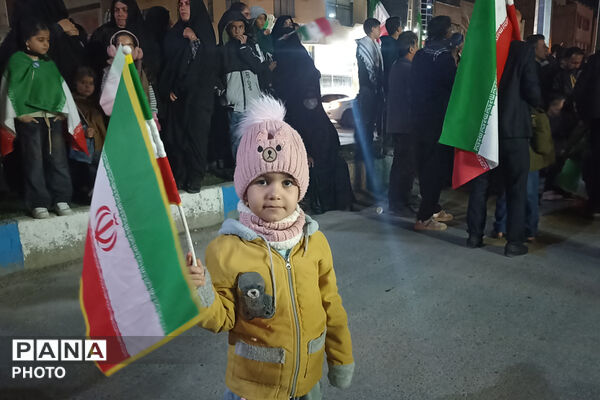 ورود پیکر شهید ۱۹ ساله یاسین رستمی در سی و سومین تجمعات مردمی - لردگان