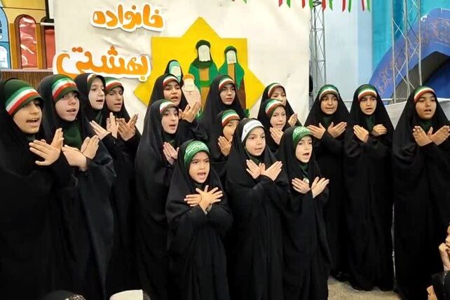 حضور بانوی تازه مسلمان شده ژاپنی در هیات زیر گنبد طلا