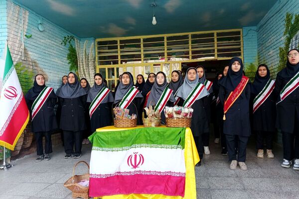 جشن میلاد امام زمان(عج) و ایام الله دهه فجر در مدارس شهرستان قدس