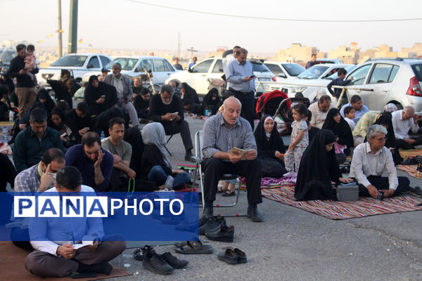 زمزمه عاشقانه دعای عرفه در یادمان 14 شهید گمنام کوه خضر نبی(ع)