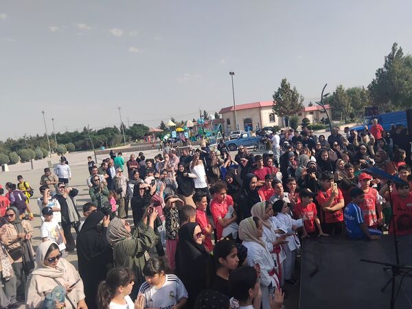 طرح پویا، شهر پویا با برگزاری  همایش پیاده روی خانوادگی در بوستان ورزش ملارد 