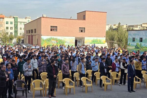 هنرستان موفقیان اسلامشهر میزبان آیین یادواره شهدا با حضور جمعی از مسئولان بود