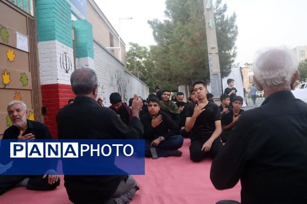 قرائت دعای زیارت عاشورا در شب های محرم در مسجد حضرت صاحب الزمان(عج)