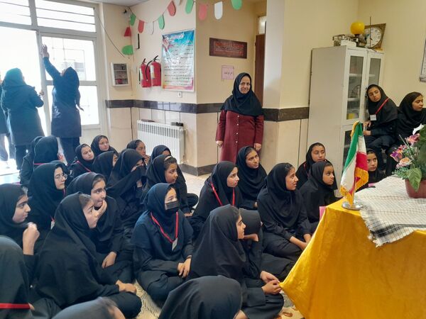 جلسه توجیهی  سلامت بانوان در دبیرستان مادرمهربان خلیل آباد