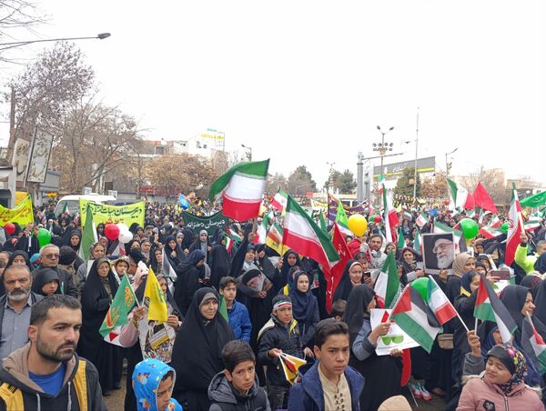 حضور چشمگیر مردم بجنورد در راهپیمایی ۲۲ بهمن