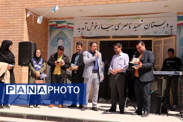 برپایی بازارچه تمام تشکلاتی در دبستان شهید ناصری