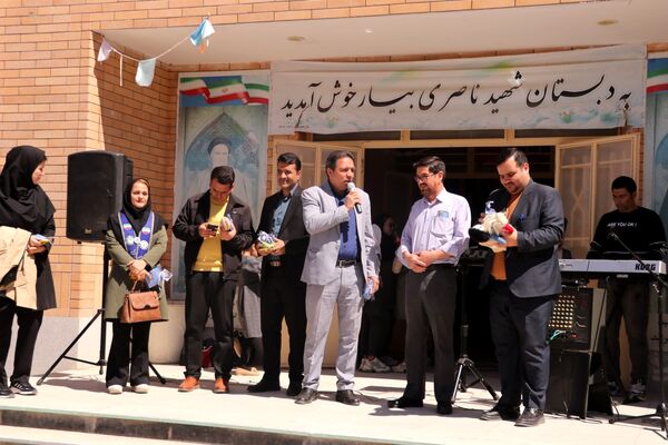 برپایی بازارچه تمام تشکلاتی در دبستان شهید ناصری