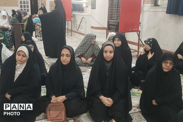 تجلیل از خادمین عرصه تربیت در نمازجمعه باقرشهر و کهریزک 